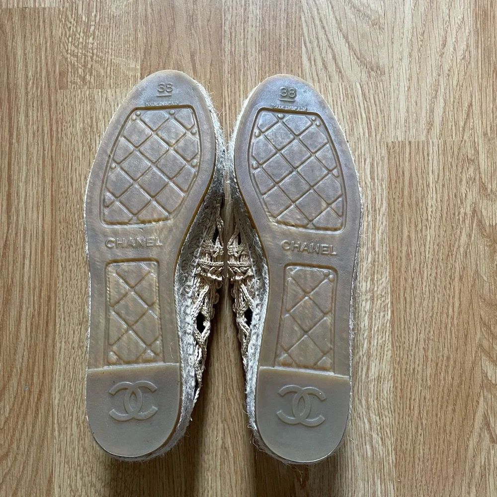 CHANEL Beige Crochet and Black Cap-Toe Espadrilles 38FR